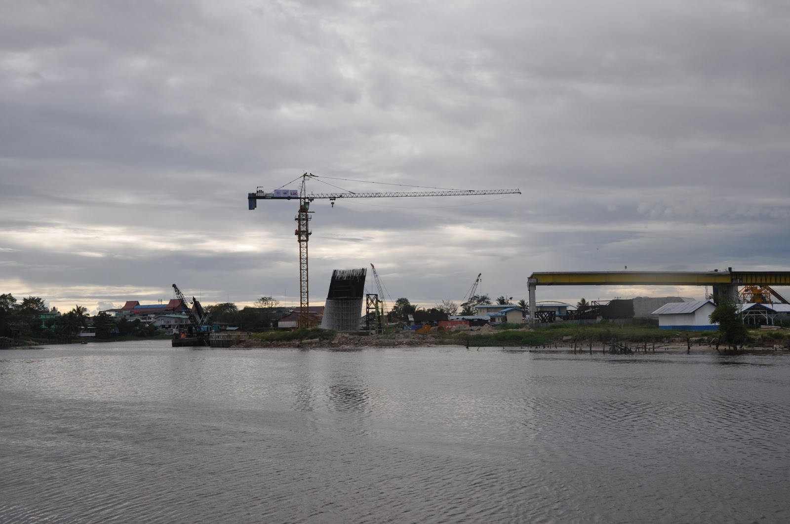 RAMZI'S PHOTOGRAPHY: Siak 3 bridge : a beautiful place to saw a siak river