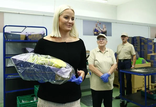 Prince Haakon and Princess Mette-Marit visited OrbitArena and Vietnamese Buddhist Community in Jessheim