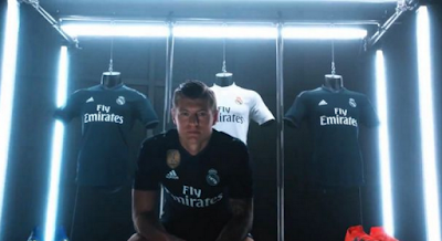 Real_Madrid_new_shirts_for_the_2018_2019_season_%25283%2529_%25E8%25B0%2583%25E6%2595%25B4%25E5%25A4%25A7%25E5%25B0%258F.png