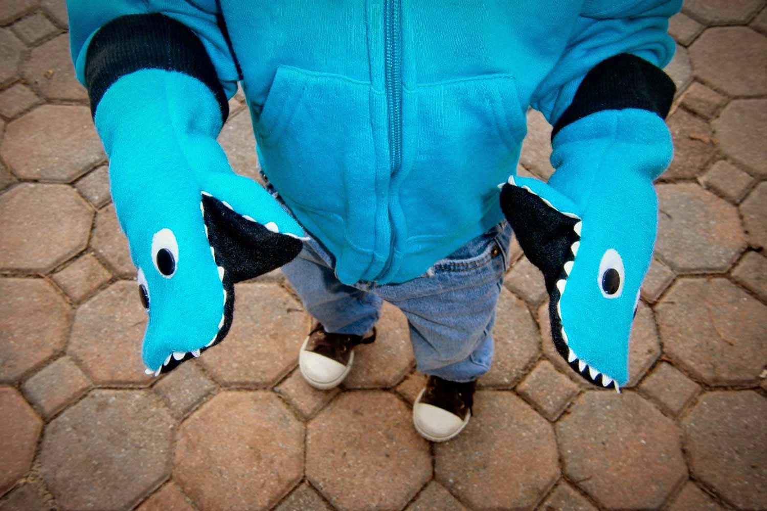 Cool! Shark gloves - from Instructables