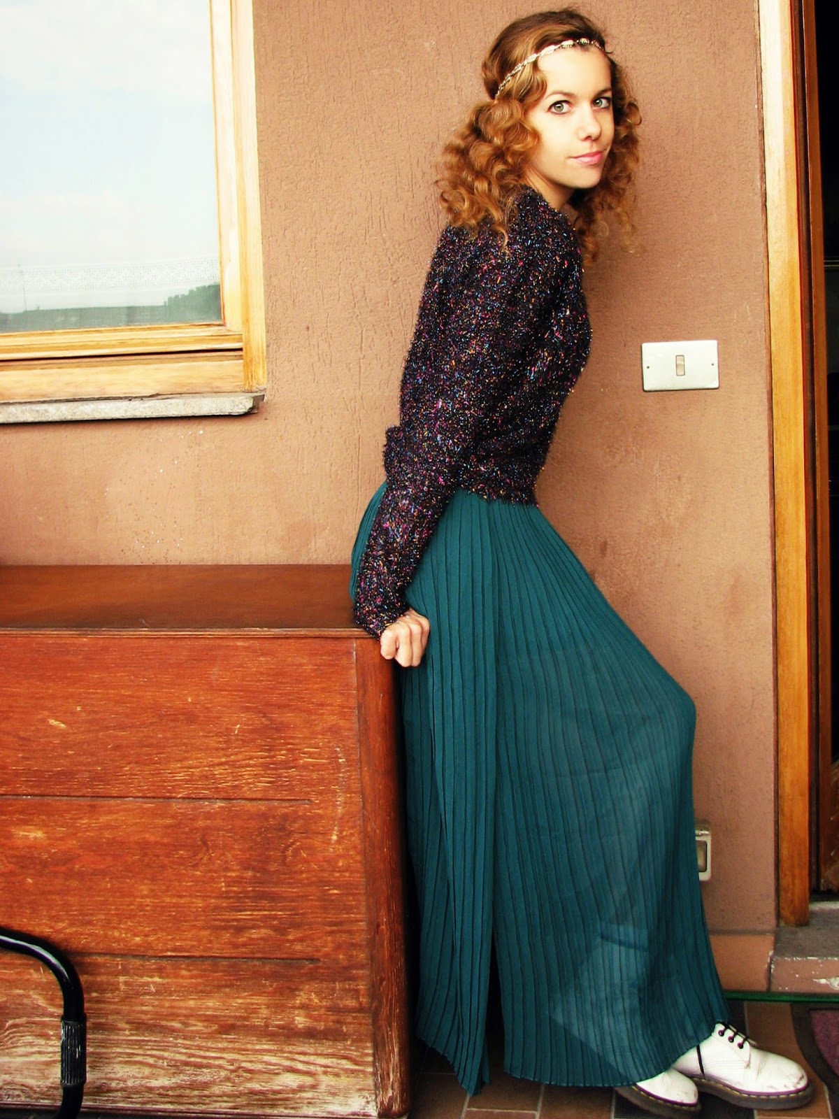 http://s-fashion-avenue.blogspot.it/2015/12/ootd-maxi-skirt-cropped-sweater.html