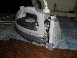 Утюг SCARLET SC- 1331S помогите разобрать.