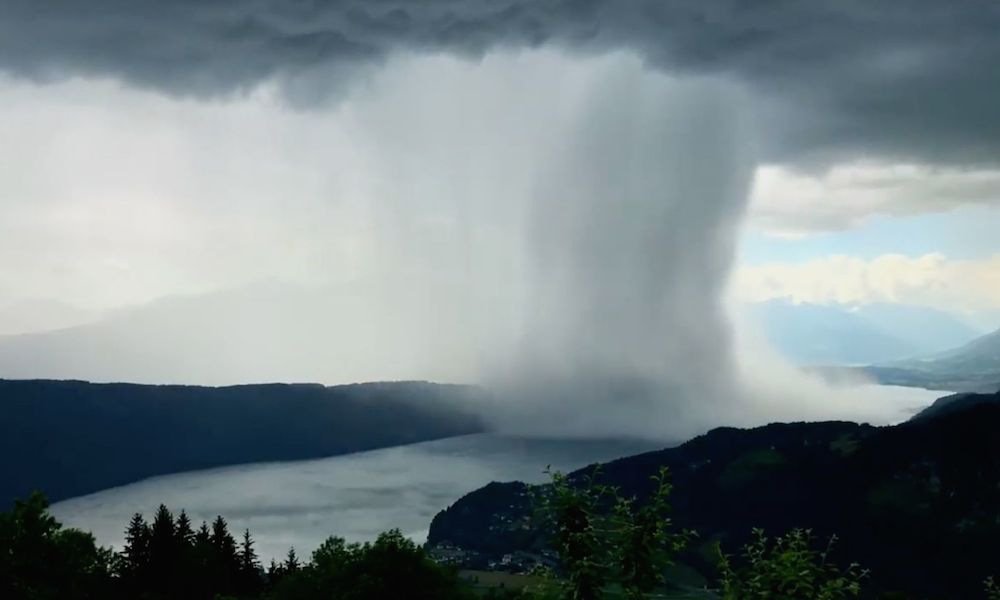 'Tsunami from Heaven' – Timelapse Video Shows Rainstorm Dumping Tons of Water