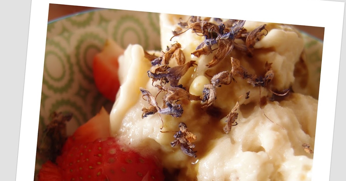 Heute koche ich: Nicecream mit Erdbeeren, Salbeiblüten und Kürbiskernöl ...