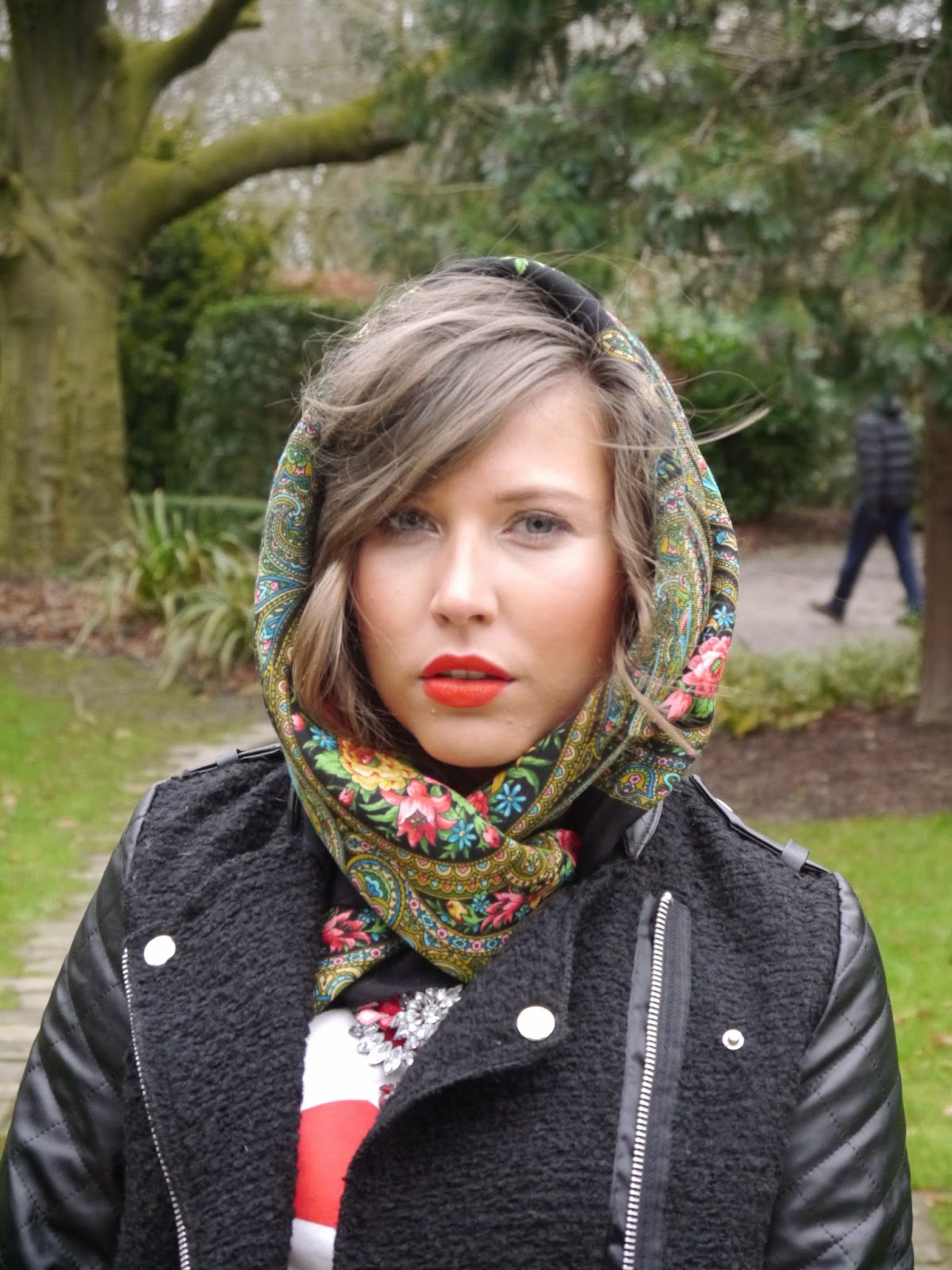 How to style a Russian Scarf