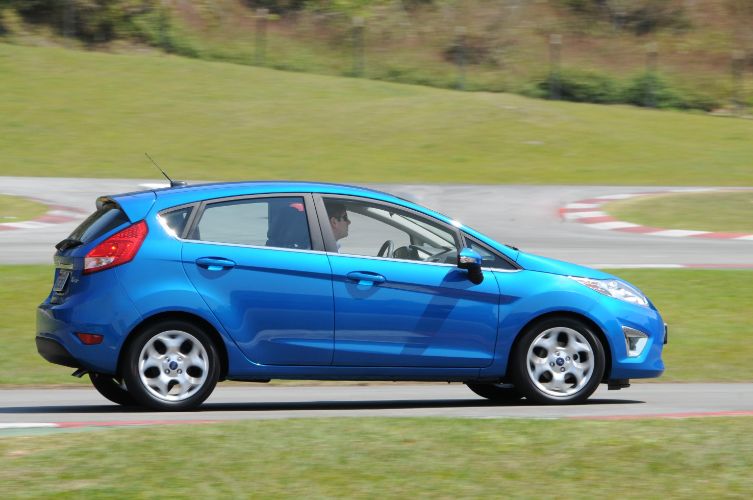 PerSa Autos LANÇAMENTO FORD NEW FIESTA HATCH CHEGA ÀS LOJAS POR R 48.950