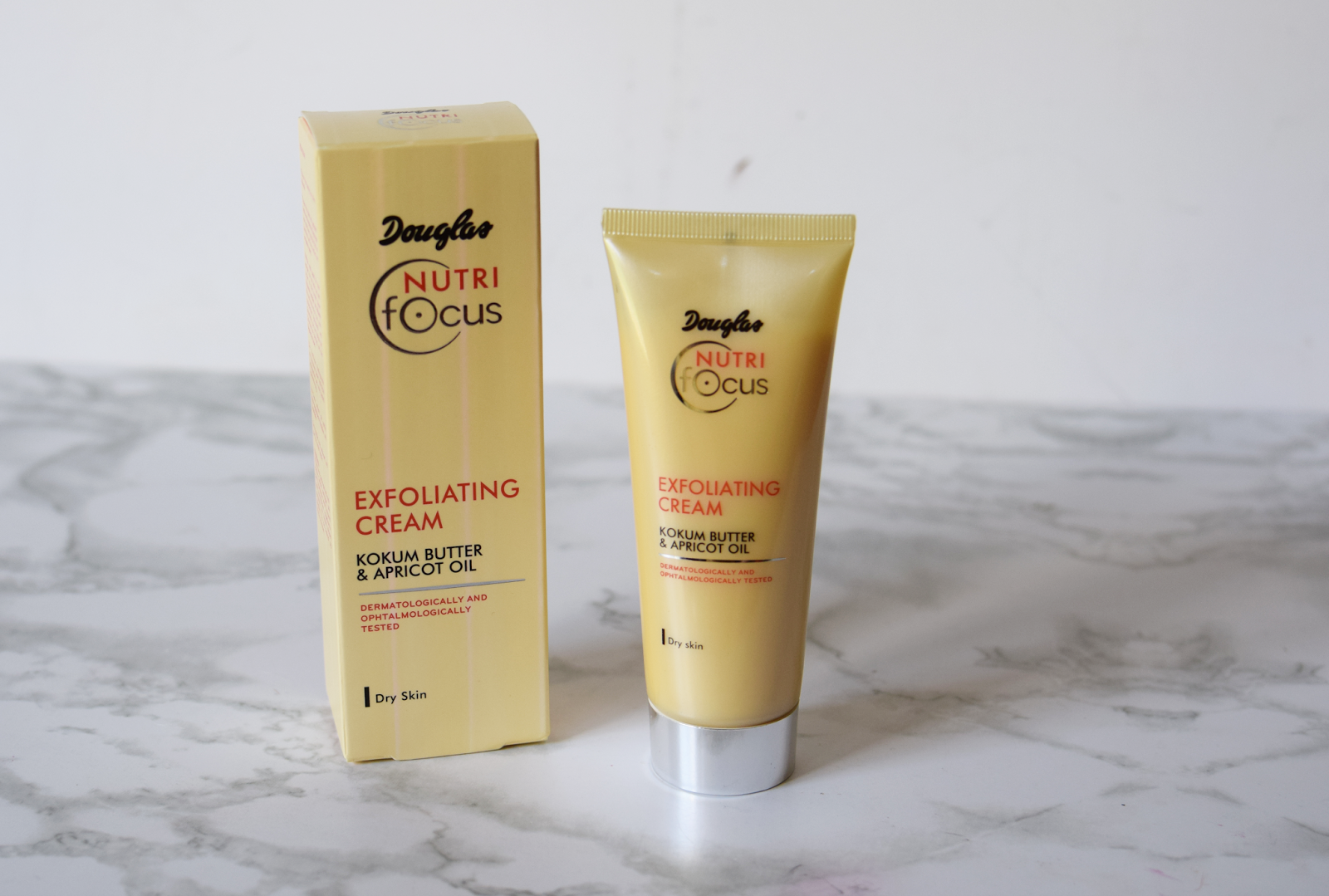 Douglas AQUA FOCUS FLAKE SCRUB ir NUTRI FOCUS EXFOLIATING CREAM