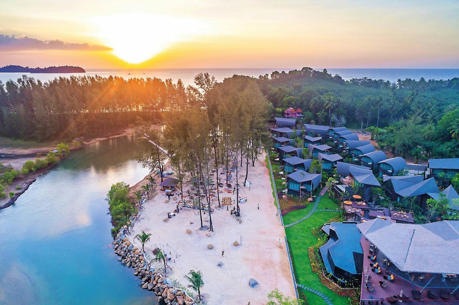 10 ที่พักพังงาติดทะเลสวยๆ ราคาถูก วิวหลักล้าน