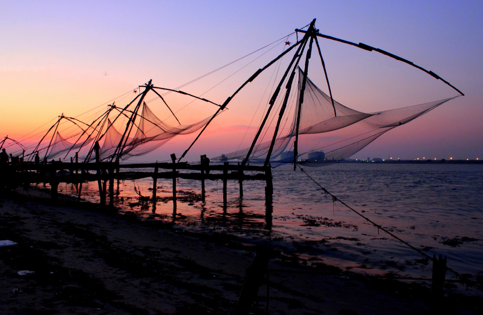 362 The chinese fishing nets at Fort Kochi. Be there before sunset