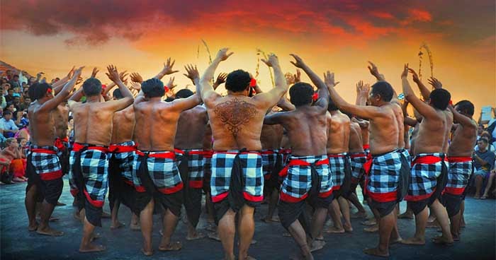 Keunikan Tari Kecak Dari Bali Dan Penjelasannya  Cinta Indonesia