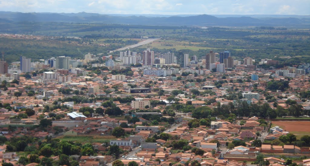TURISTANDO PELO MUNDO Unaí, Minas Gerais Na Serra do Taquaril com a Cachoeira da Jiboia de TURISTANDO PELO MUNDO Unaí, Minas Gerais Na Serra do Taquaril com a Cachoeira da Jiboia de