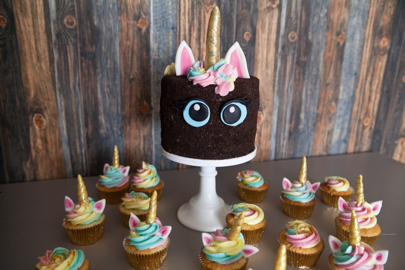 Regenbogen Einhorntorte Zum Kindergeburtstag Und Cafe Royal