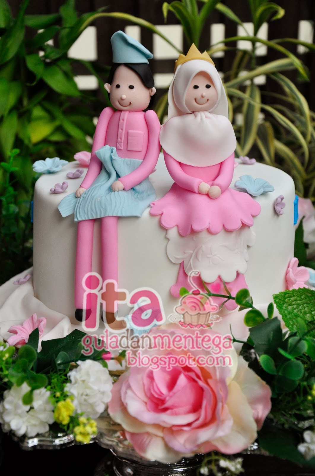 Gula Dan Mentega Wedding Cake Fondant + Figurines