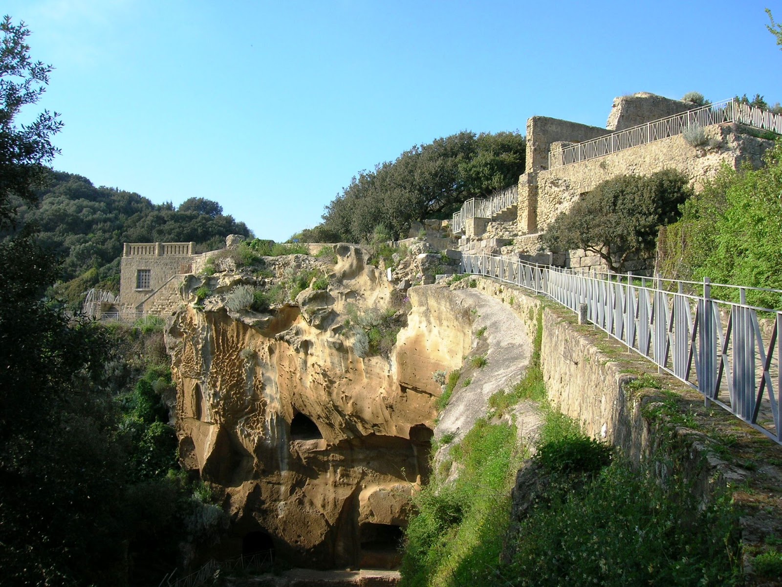 Il Blog di Fabrizio Falconi Un posto bellissimo e misterioso le rovine di Cuma e l'antica Il Blog di Fabrizio Falconi Un posto bellissimo e misterioso le rovine di Cuma e l'antica