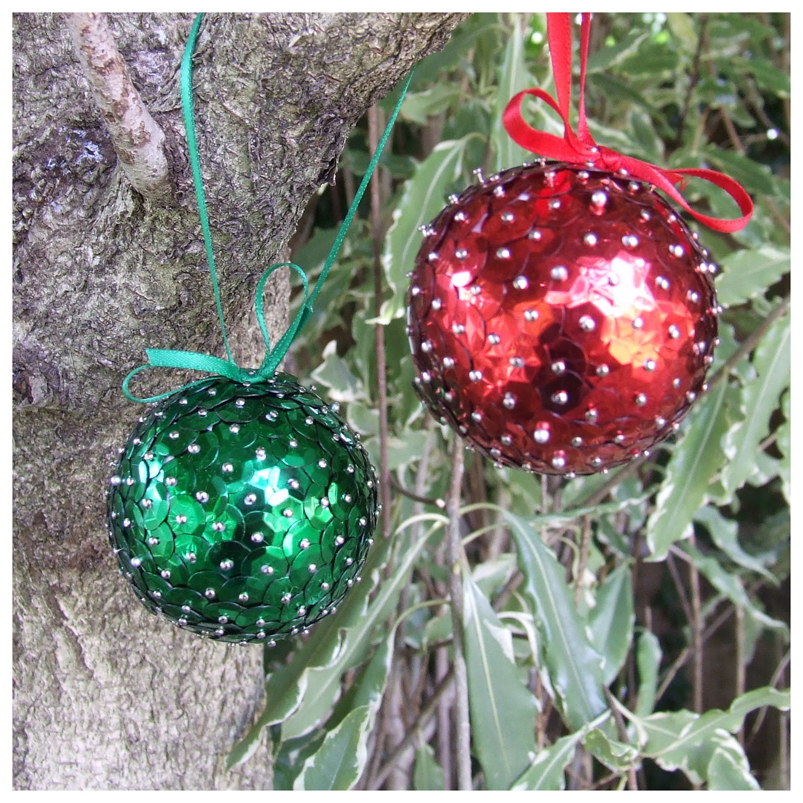 Louley Yarn: Sequin Christmas Baubles