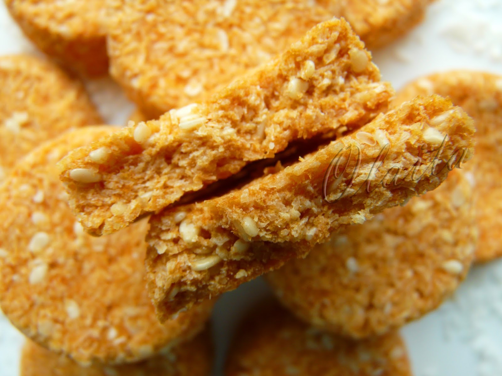 рецепт печенья с солью. рецепт печенья с солью. печенье с луком и сыром. печенье на рассоле от огурцов. соленое печенье.