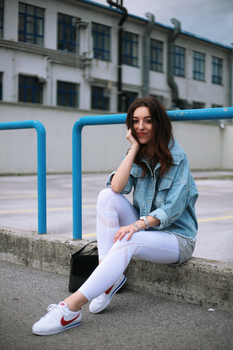 girls wearing nike cortez
