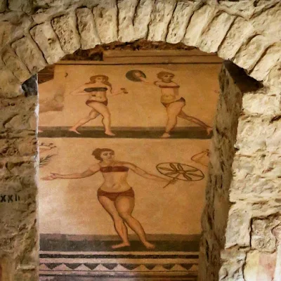 Road trip in Sicily - Bikini girls mosaic at Villa Romana del Casale