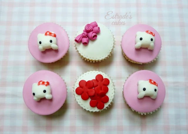 cupcakes de Hello Kitty con fondant - 1