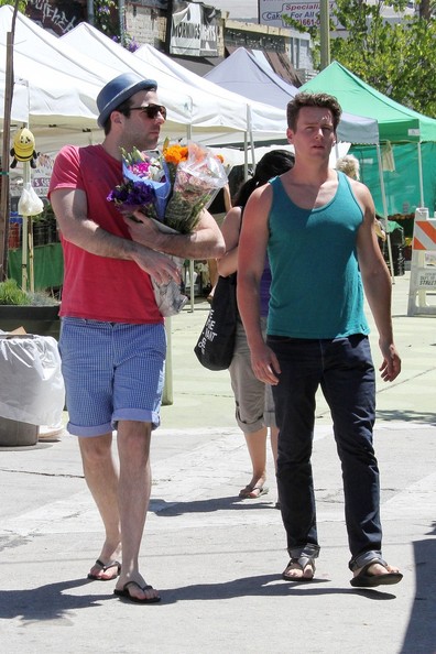 [Image: Zachary+Quinto+boyfriend+Jonathan+Groff+...4Ztbbl.jpg]