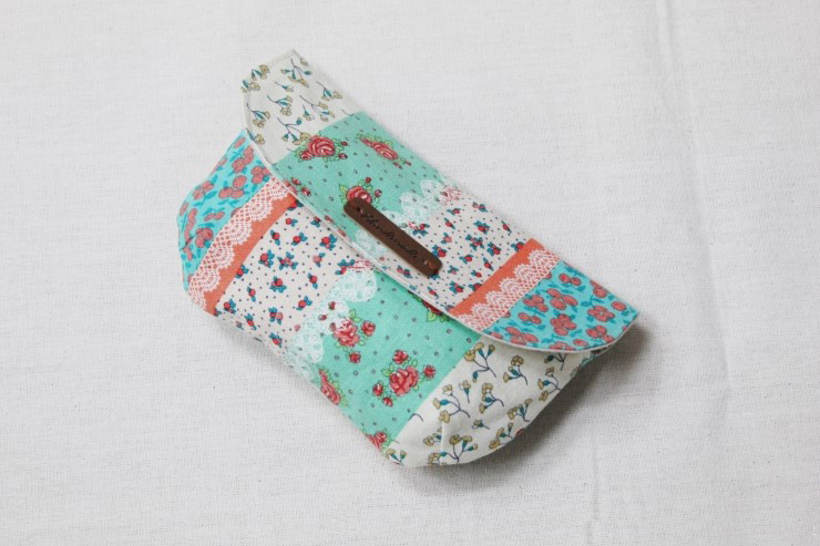 Makeup Bag with magnetic clasp. Photo Sewing Tutorial.