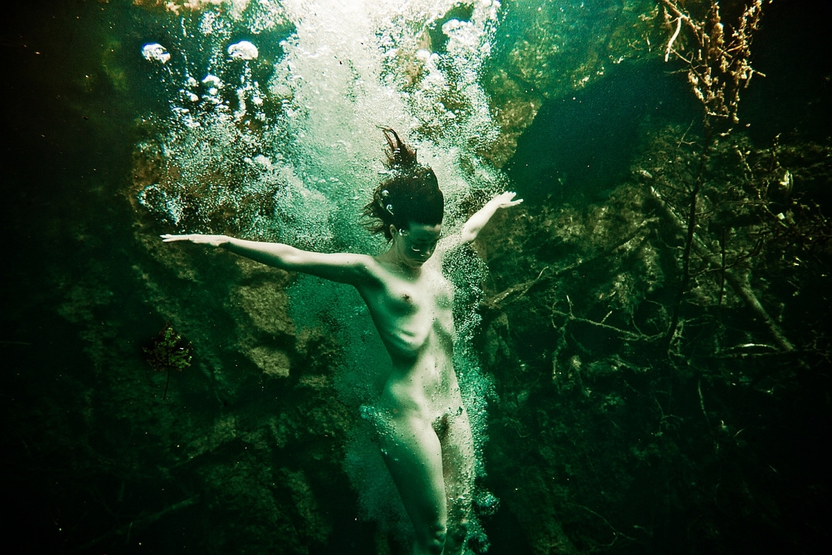 Discover the Hidden Passion of Women in These Underwater Nude Photos
