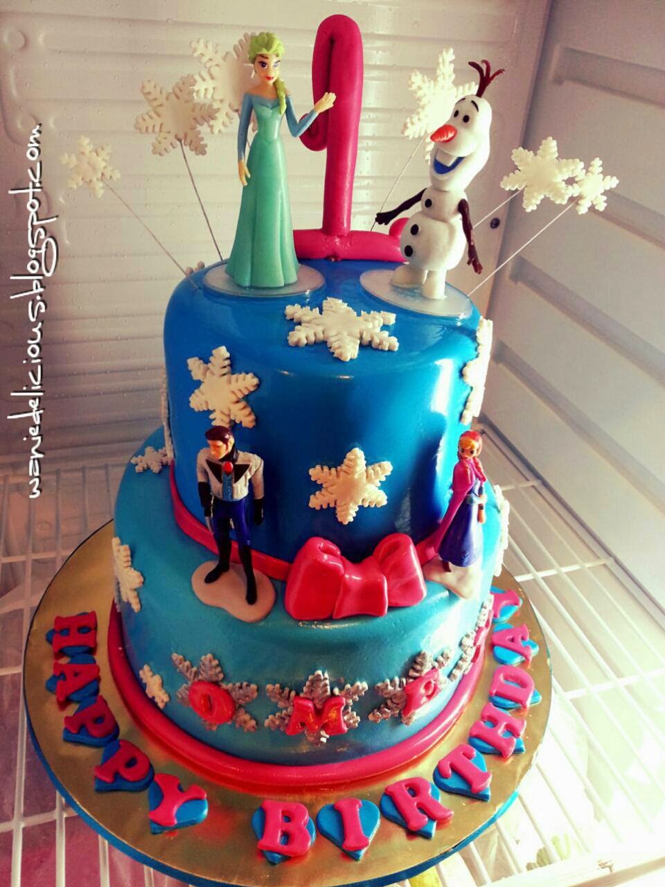 Fondant frozen theme cake