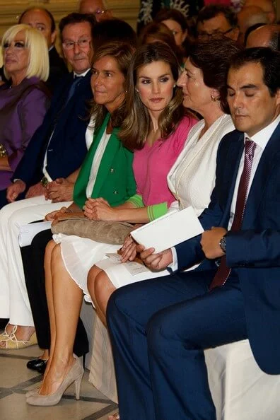Princess Letizia of Spain attended "V de Vida" awards at Criculo de la Amistad in Cordoba