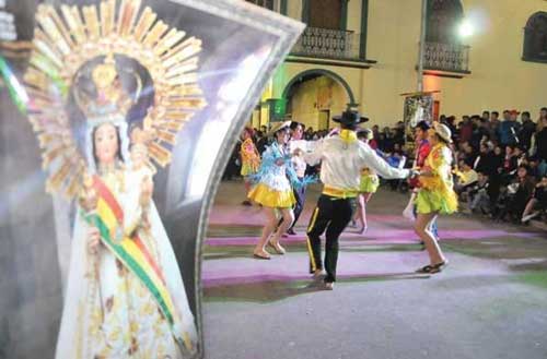 Lanzan fiesta de Urkupiña 2015 en Quillacollo 