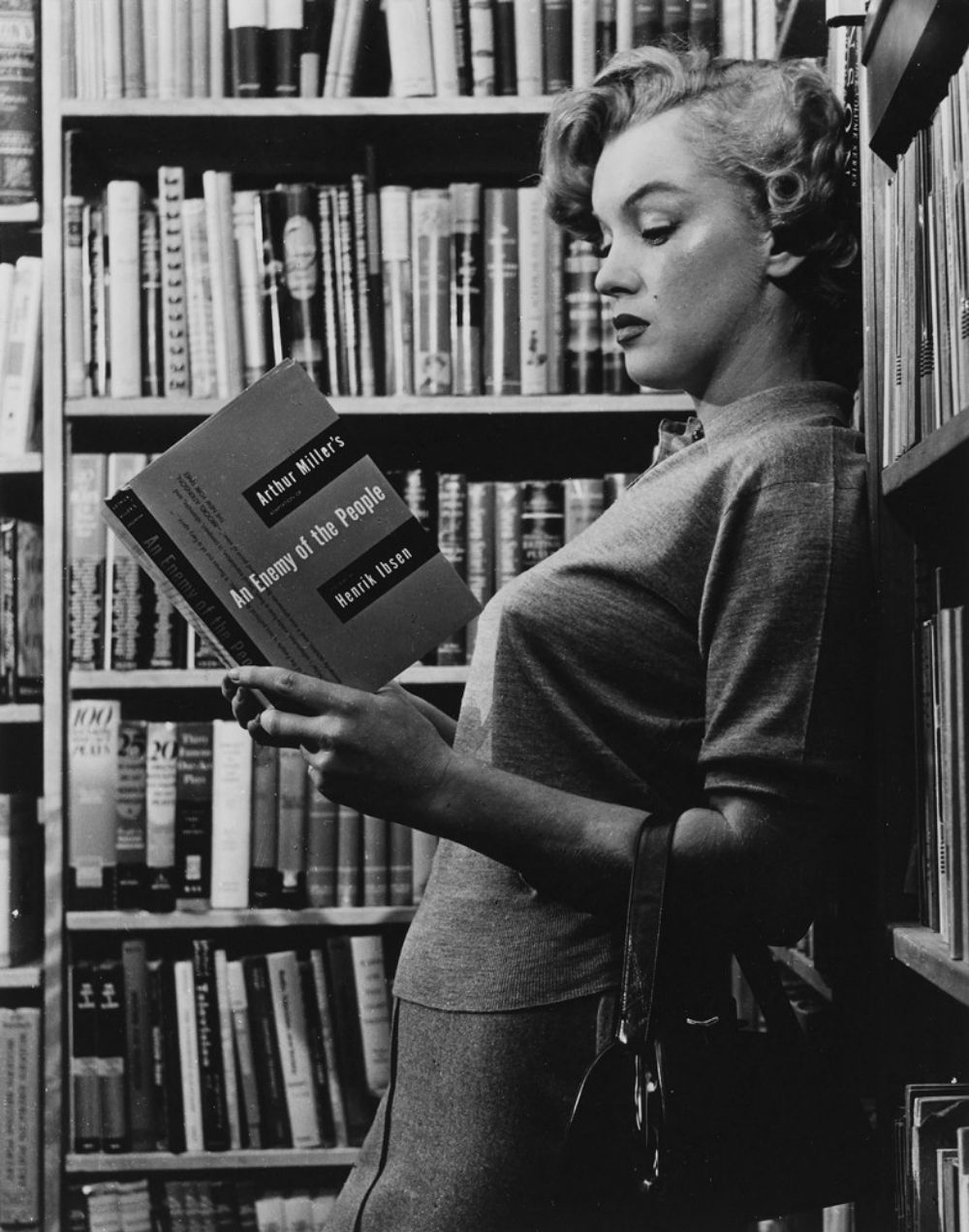 47 Interesting Vintage Photos of Marilyn Monroe Reading Book ~ vintage ...