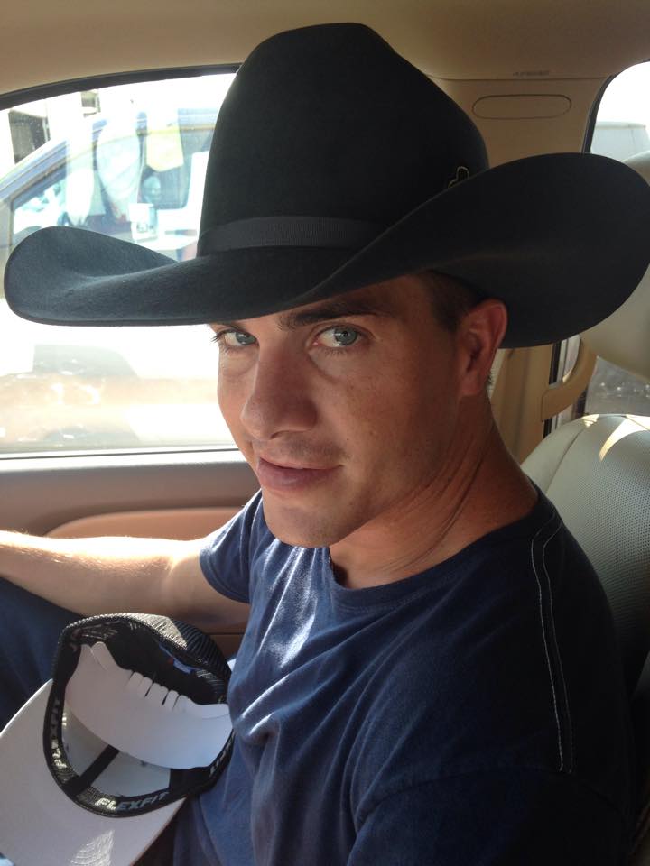 mike lee world champion pbr bull rider what does mike use alamosa hat works