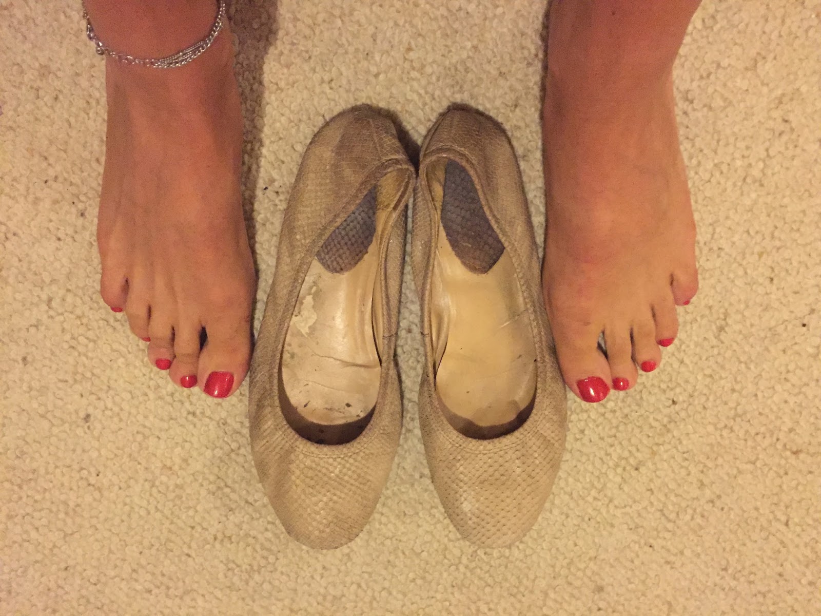 toe cleavage ballet flats