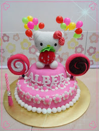 Hello Kitty fondant cake