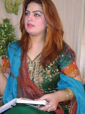 غزاله جاوید، خوانندهٔ معروف پشتو زبان پاکستانی، توسط مذهبیون افراطی و متعصب به قتل رسید
