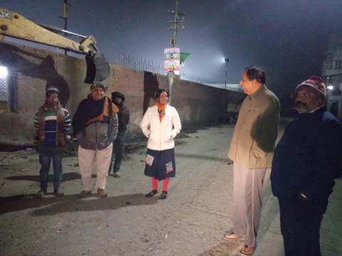 सर्द रात में सड़कों की होती रही सफाई, रैंकिंग पर स्मार्ट सिटी बन सकता हैं बेतिया .. 1