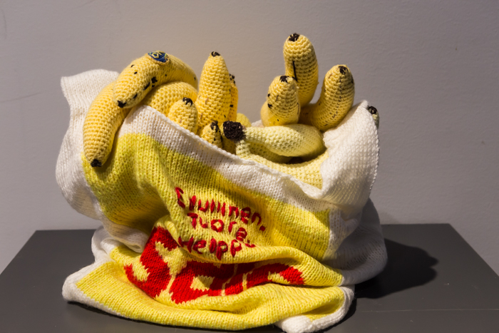 taiteilija Liisa Hietanen Sale oke banaani virkattu banana crochet käsityö handmade arts taide