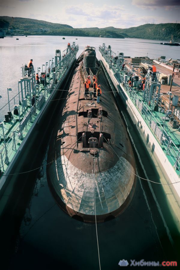 Первая советская атомная подводная лодка «Ленинский комсомол» проходит Беломорско-Балтийской канал
