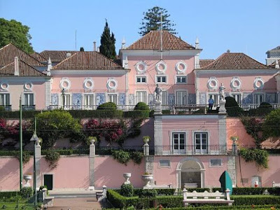 "Palacio Belem Lisboa". Licenciado sob CC BY-SA 2.0, via Wikimedia Commons - https://commons.wikimedia.org/wiki/File:Palacio_Belem_Lisboa.JPG#/media/File:Palacio_Belem_Lisboa.JPG