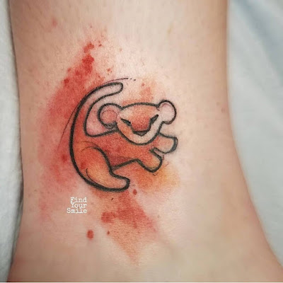 Tatuaje de Simba pintado por Rafiki