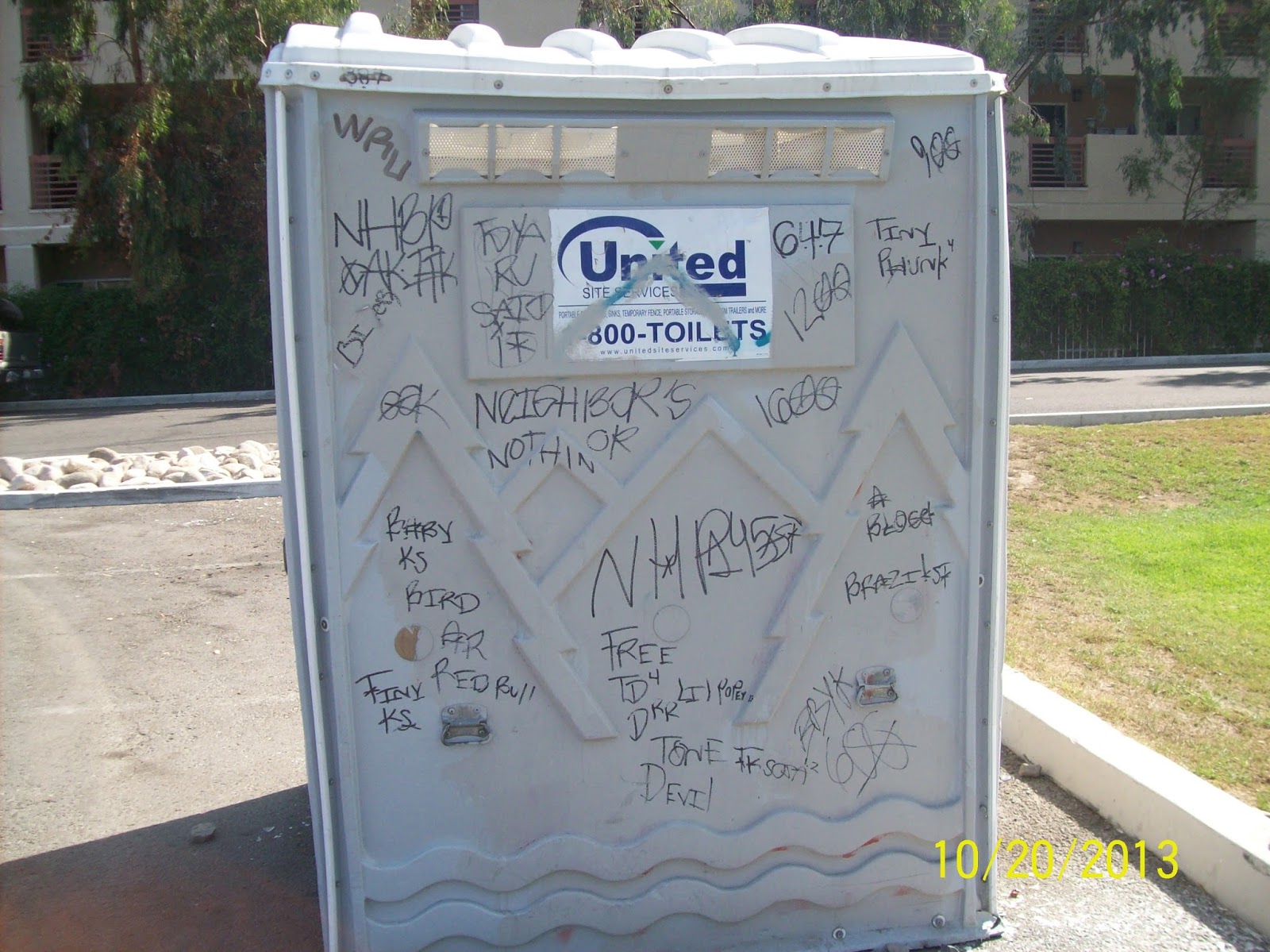 blood gangs graffiti neighborhood piru ( 145 street , compton )