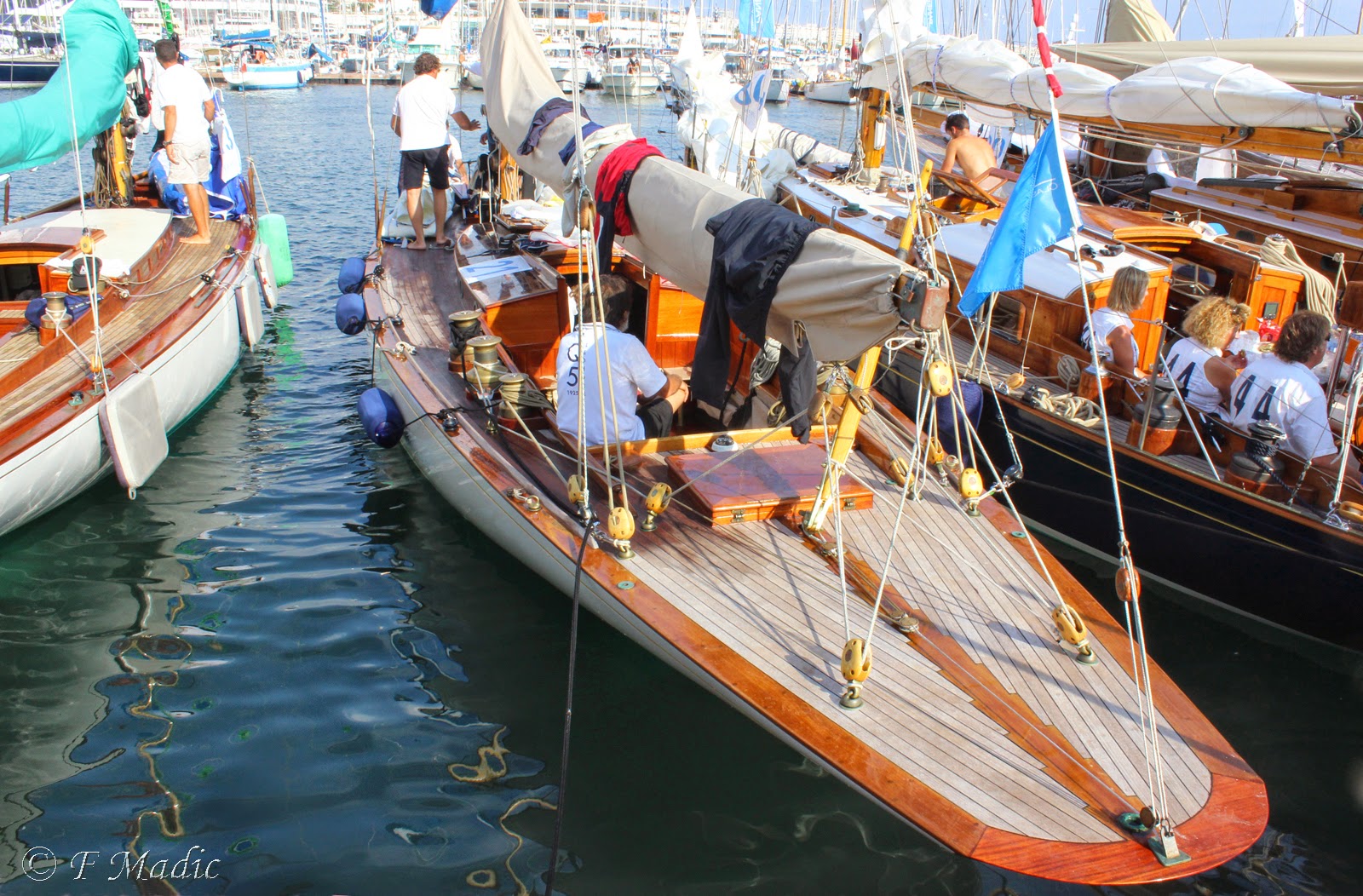 Voiliers à un ou deux mâts et à voiles bermudiennes (ou marconi