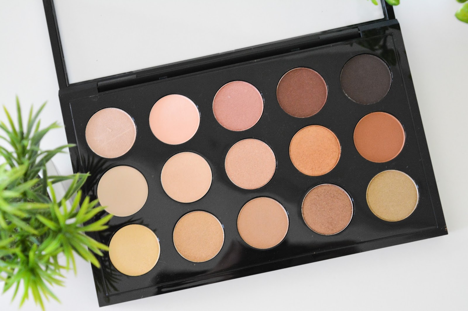 MAC Eyeshadow x15/Warm Neutral Palette Pink Ivory Makeup