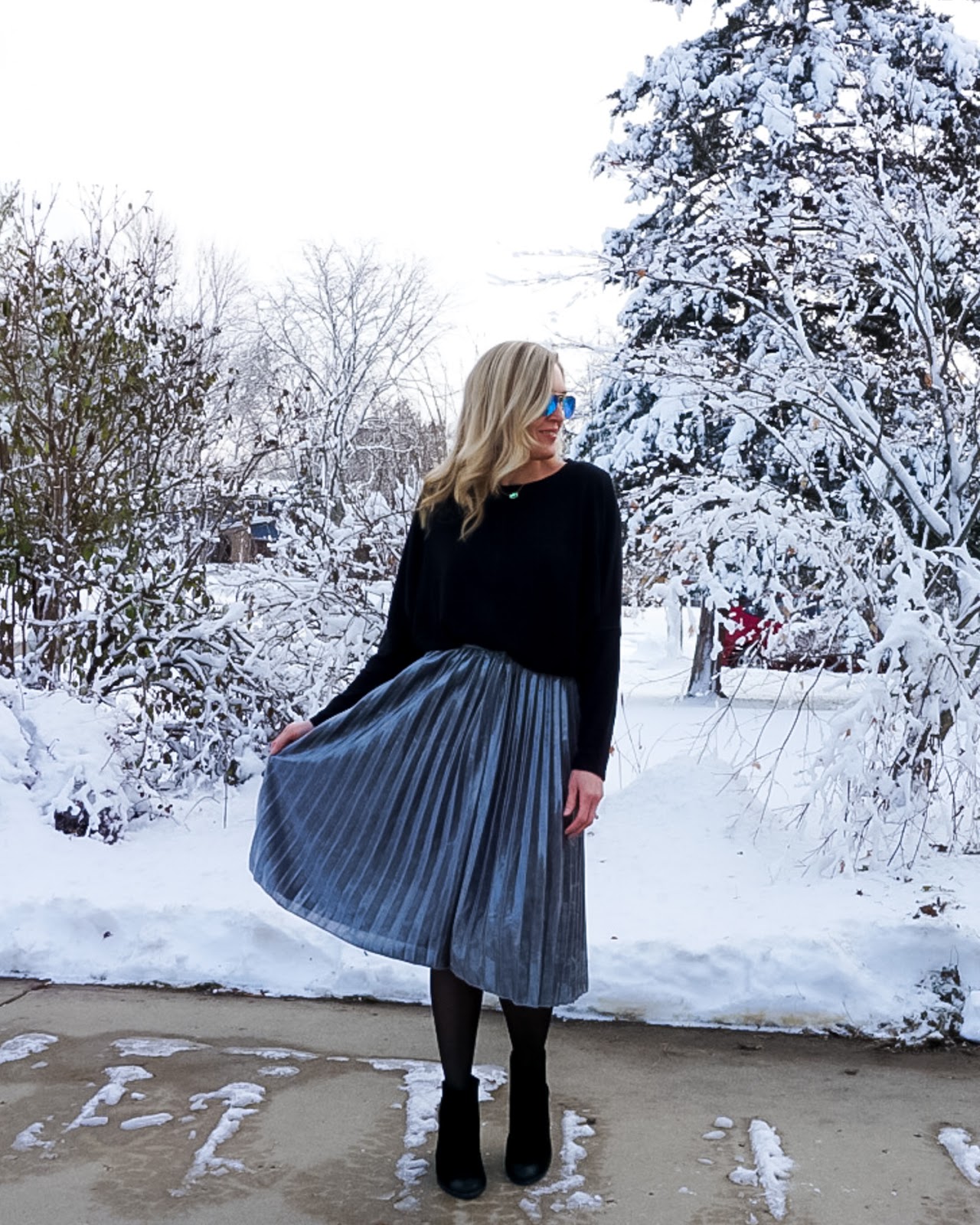 Styling Metallic Silver Flared Skirt Silver Pleated Skirt Outfit