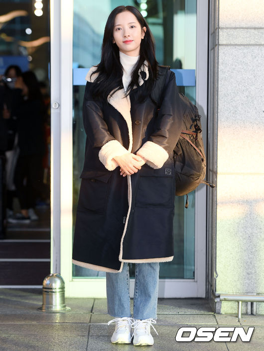 정법촬영.. 인천공항 출국하는 우주소녀 보나.jpg | 인스티즈