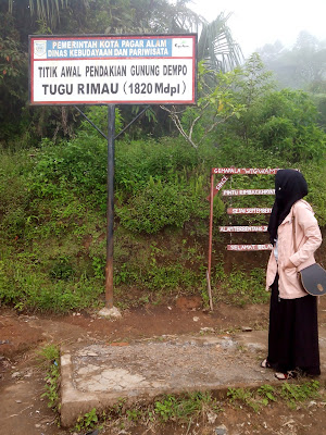 Tugu Rimau titik awal pendakian gunung dempo