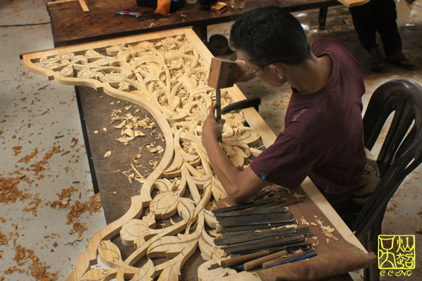 Shoot The Hooker: WOOD CARVING OF MALAYSIA.