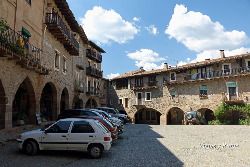 Plaza Mayor de Santa Pau, Girona