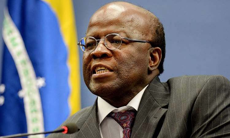 Joaquim Barbosa declara voto em Fernando Haddad