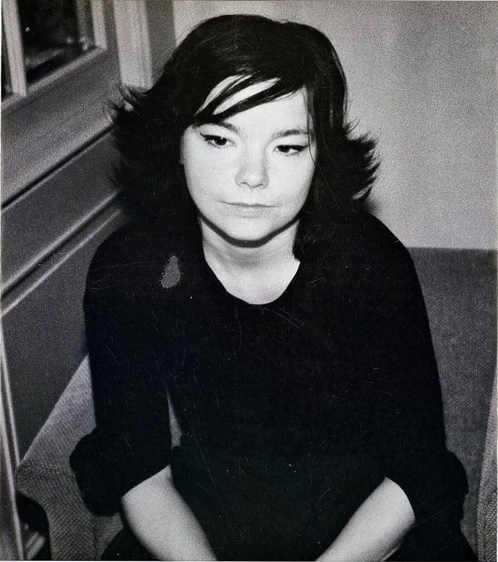 bjork-hotel-okura-japan-1997-02.jpg