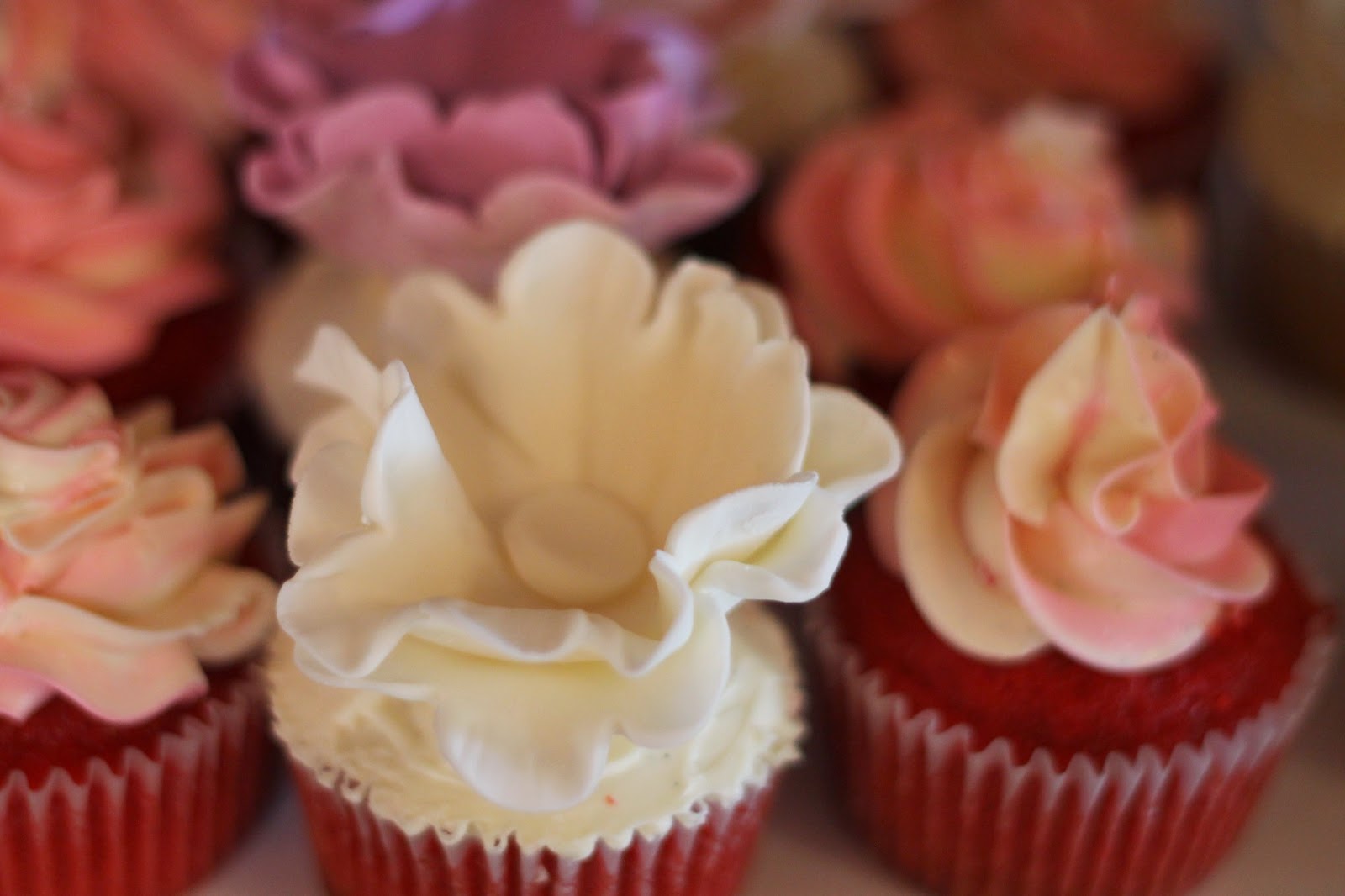 LaLa Cake: How to make Ruffled Flower Cupcake Toppers!